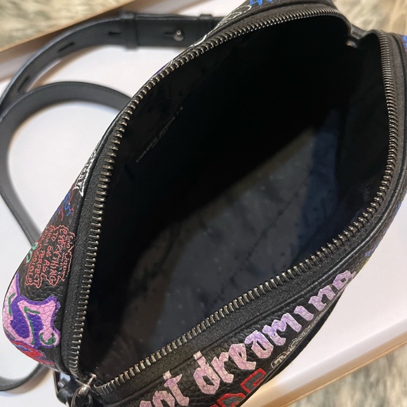 Golden Goose Black Graffiti Star Hammered Leader Crossbody Handbag. one size - Picture 4 of 6